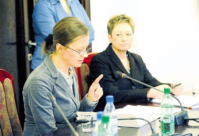 Ewa Pilawska (z lewej) przedstawiła łódzkim radnym swoje racje w sprawie kontroli