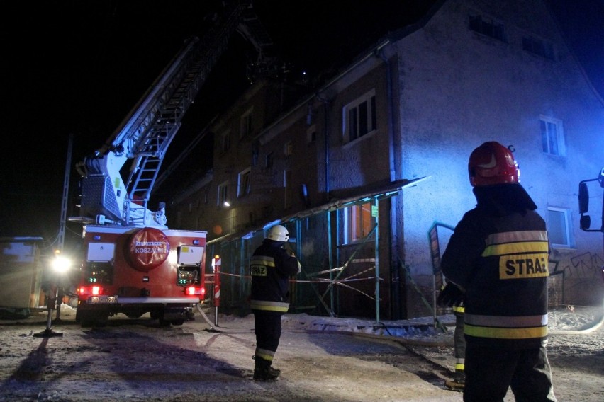 Oława: Pożar w budynku przy ulicy Opolskiej, ewakuowano 18 osób (ZDJĘCIA)