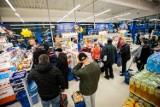 Zarobki kasjerów w sklepach 2023: Biedronka, Lidl, Kaufland. Znamy najnowsze stawki kasjerów w Nowym Roku!