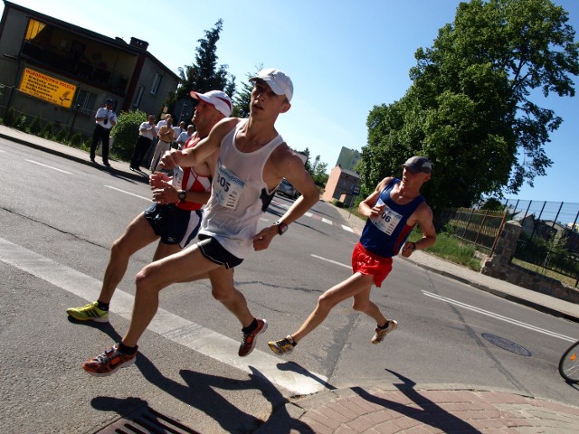 Tadeusz Zblewski (nr 305) zwyciężył w 31 Półmaratonie Gochów