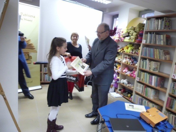 Stare Miasto - Biblioteka. Wystawa pt. "Ocalić od...