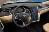 Oto, dlaczego Tesla musi ograniczyć dostępność Autopilota