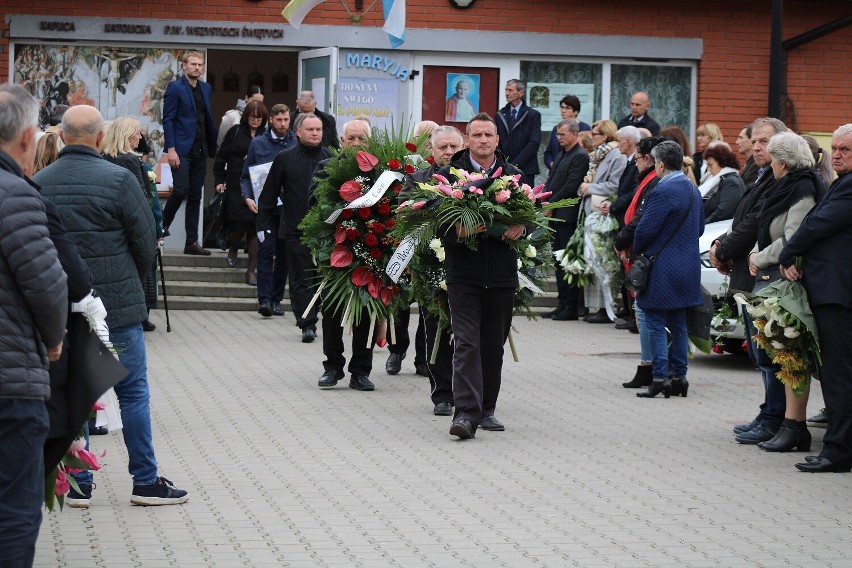 Pogrzeb Ewy Lewik - Tsirigotis. Rodzina, znajomi i przyjaciele licznie żegnali byłą dyrektor Kolegium Nauczycielskiego