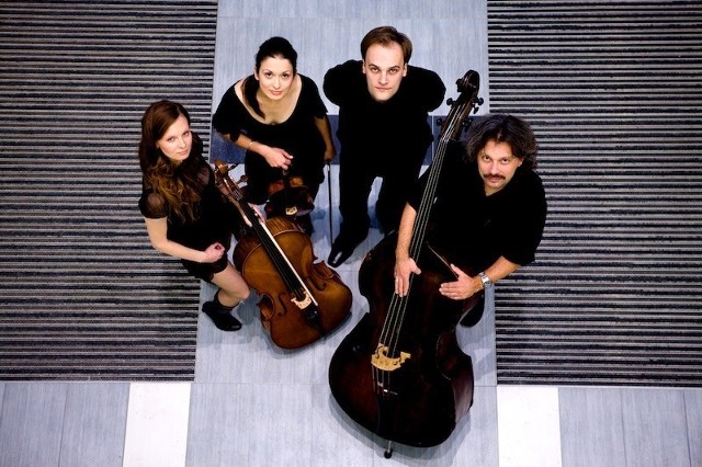 Zespół Samech z tradycyjnej muzyki klezmerskiej ewoluował w stronę gatunku world music