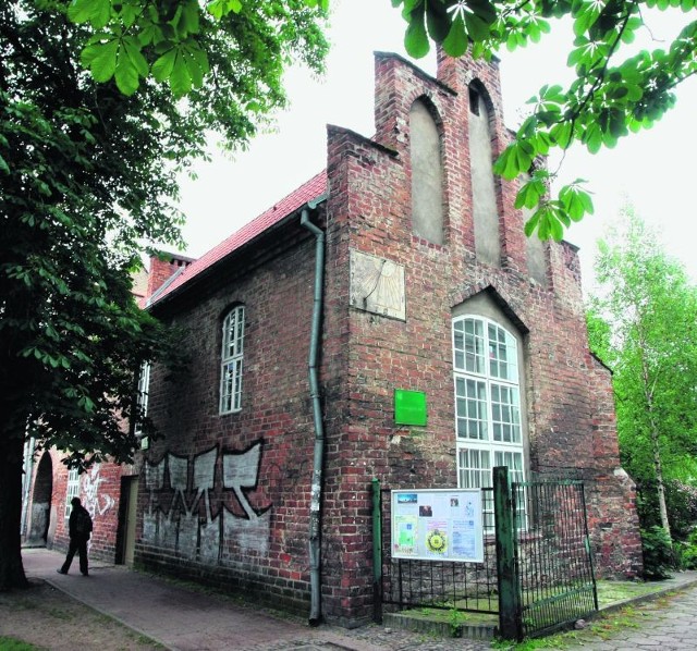 Dom Zarazy pomazano 4 lata temu. Od tamtej pory nikt się tym nie zajął