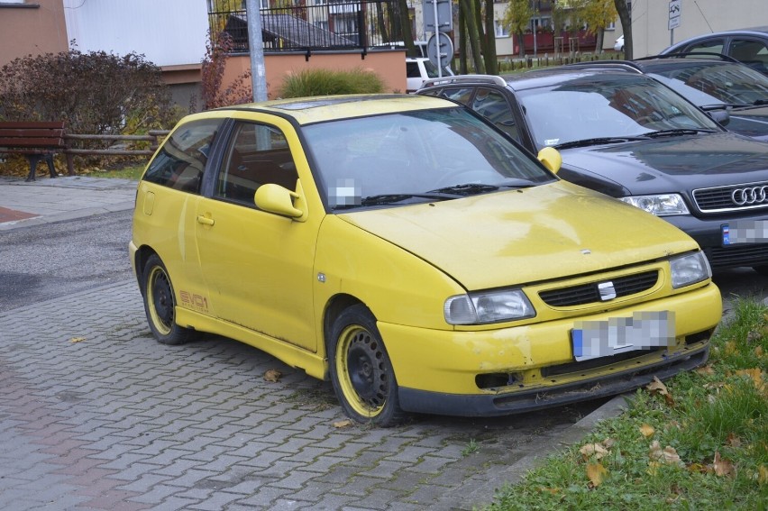 Ten seat stoi na parkingu już od blisko trzech lat