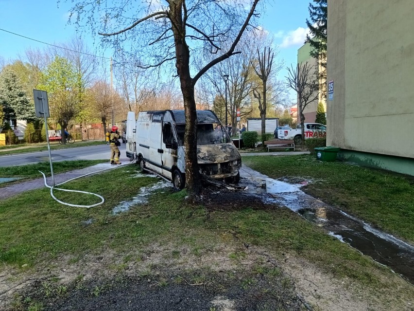 W Skarżysku bus zapalił się w trakcie jazdy. Kierowca zdołał uciec w ostatniej chwili