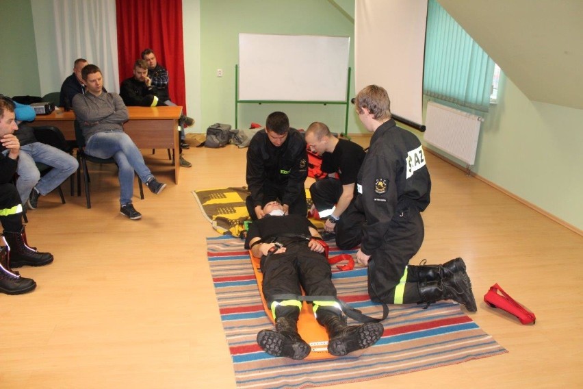 Strażacy potwierdzili swoje kwalifikacje do ratowania życia (zdjęcia) 