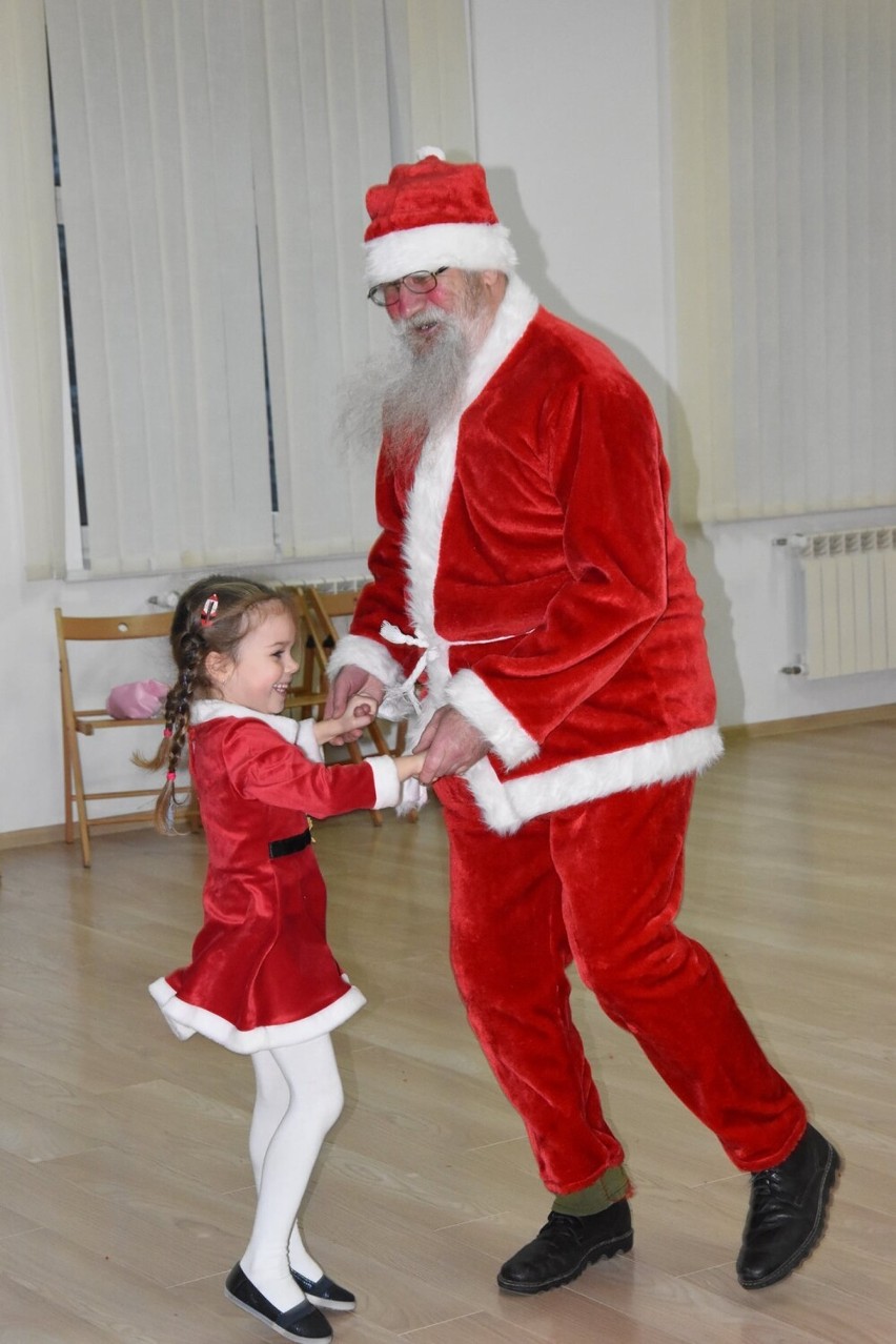 Mikołaj tańczył, śpiewał i rysował z podopiecznymi PMDKiS w Wieluniu