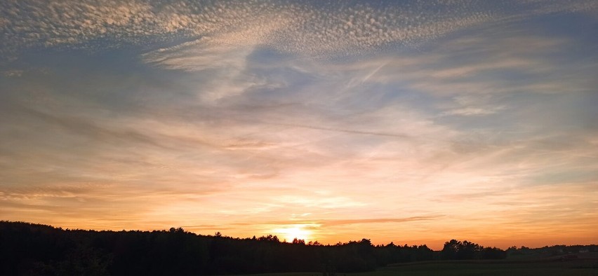 Cudny zachód słońca nad Paczewem w gm. Sierakowice