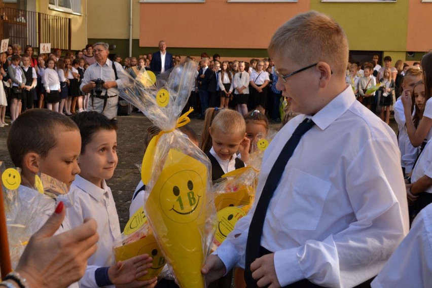 Człuchów. Inauguracja roku szkolnego w Szkole Podstawowej nr 1