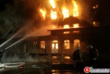 Spłonął młyn w Byczynie. Pożar gasiło 25 zastępów straży pożarnej