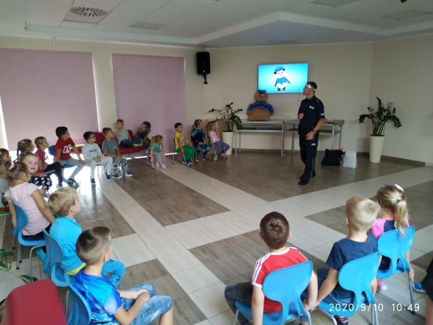 Policjanci odwiedzili szkołę w Starych Oborzyskach