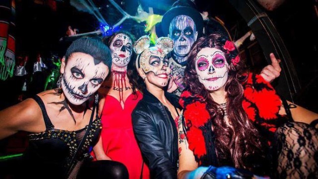 Ekipa What's up Krakow ma zaszczyt zaprosić Was na wspaniałą imprezę halloweenową. Jeśli nie straszna Ci dobra zabawa i nie boisz się w ten wieczór wyjść z domu, zabierz ze sobą paczkę znajomych, a potem przyjdź do nas i baw się do upadłego! Wszystkich uczestników obowiązują przebrania i charakteryzacje.

Gdzie? What's Up Kraków -Social Pub, Solna 1
Kiedy? 28.10.17 godz. 20:00