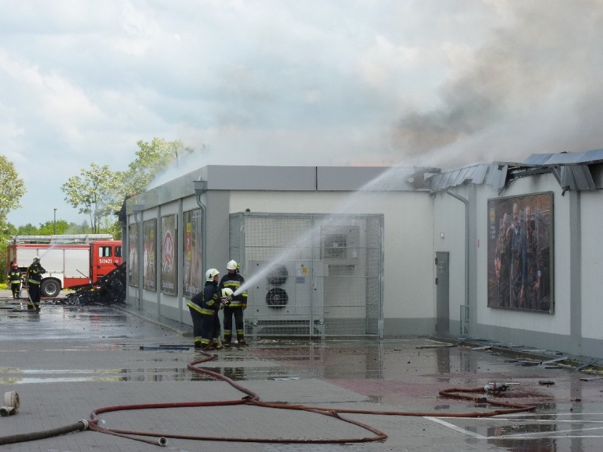Wielki pożar w Radomsku. Płonie market Lidl
