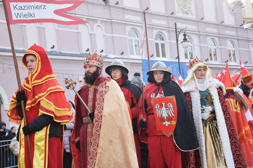 Finał Orszaku Trzech Króli na jarosławskim rynku.