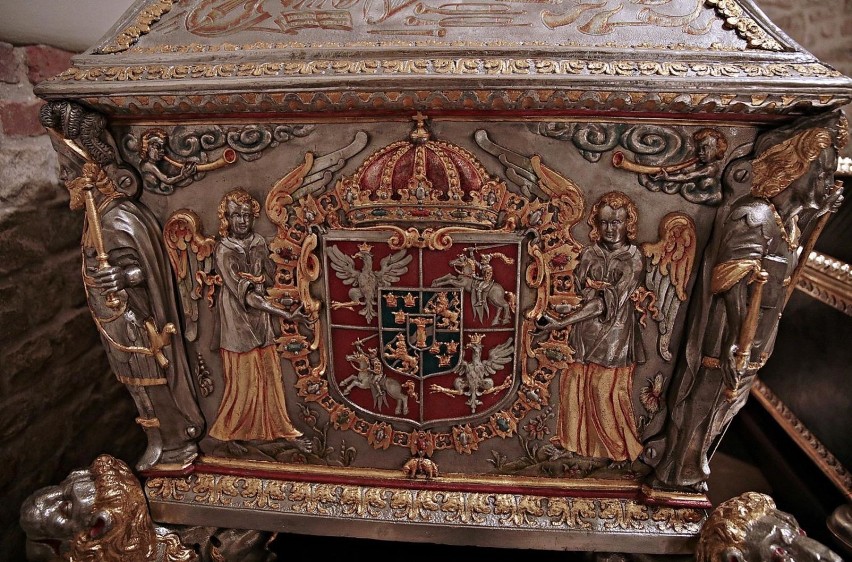 Niezwykłe sarkofagi powróciły na Wawel                          