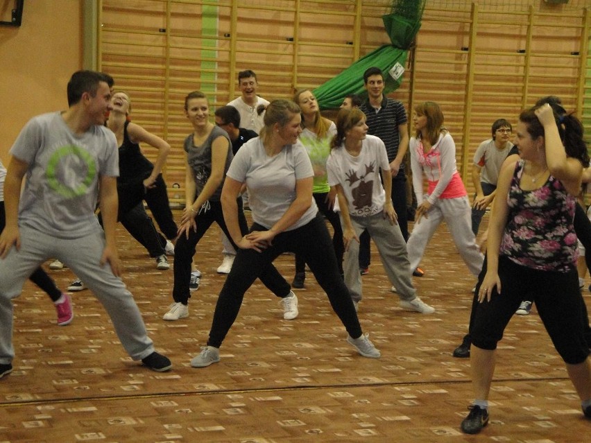 Śrem: zumba w Zespole Szkół Ekonomicznych [ZDJĘCIA]