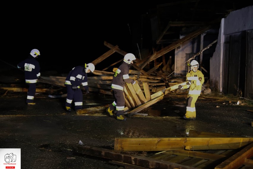 Uszkodzenie dwóch obiektów budowlanych w wyniku silnych wiatrów [ZDJĘCIA]