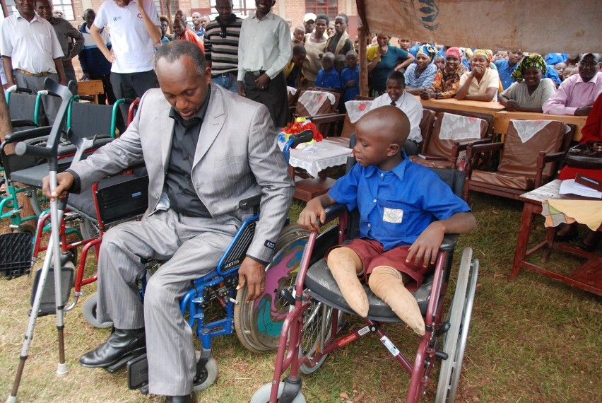 Przedstawiciel Parlamentu w Rwandzie w wieku 8 lat...