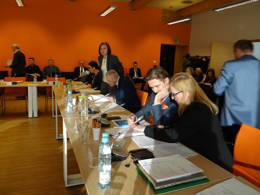Sesja rady miasta w Zduńskiej Woli  [zdjęcia]
