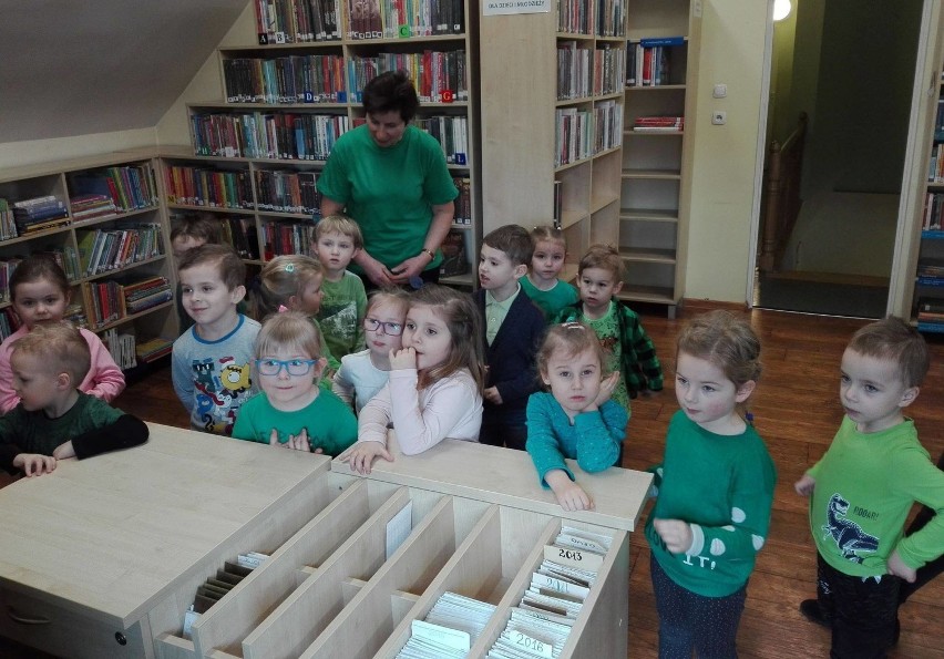 Przedszkolaki w bibliotece