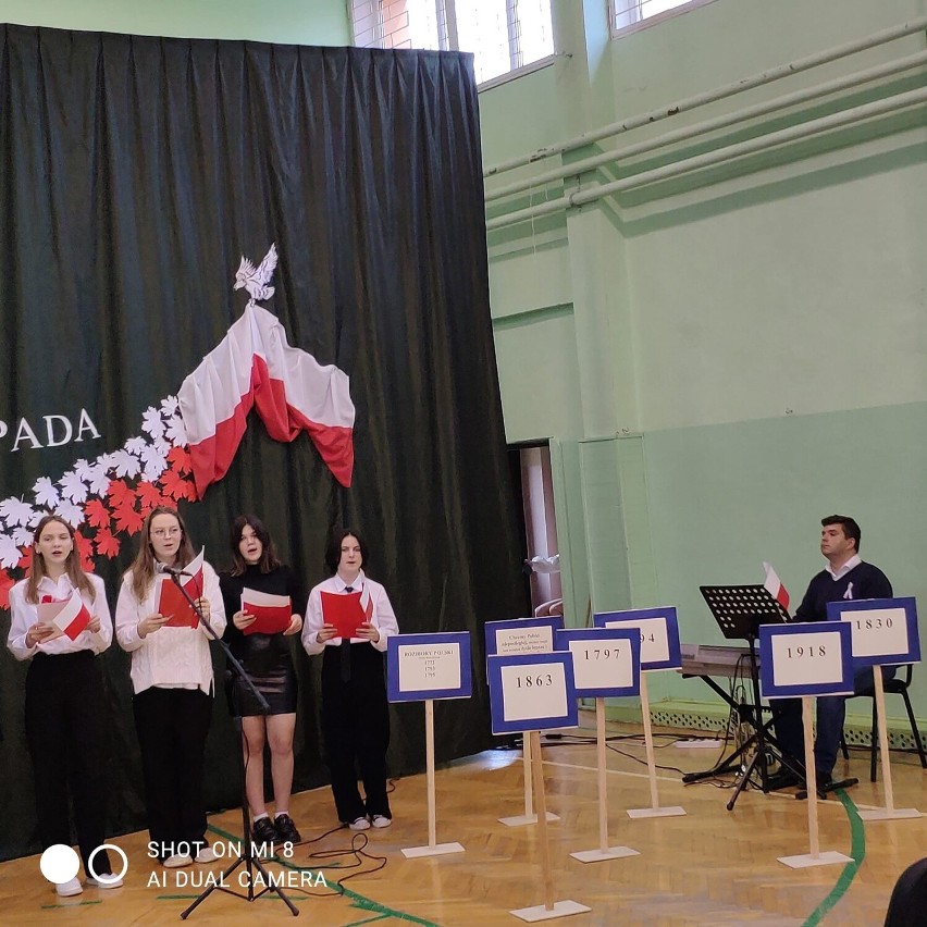 Obchody 105. rocznicy Odzyskania Niepodległości przez Polskę w sandomierskim „Rolniku”. Piękny koncert pieśni patriotycznych