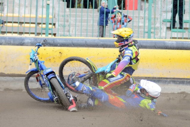 Zobacz także: Kibice na meczu Get Well Toruń - Stal Gorzów [ZDJĘCIA]

Polecamy: Get Well Toruń - Stal Gorzów 44:46 [ZDJĘCIA]

Upadek Adriana Miedzińskigo w finale Złotego Kasku [ZDJĘCIA]