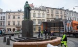 Plac wokół pomnika Józefa Dietla pod magistratem zazieleni się