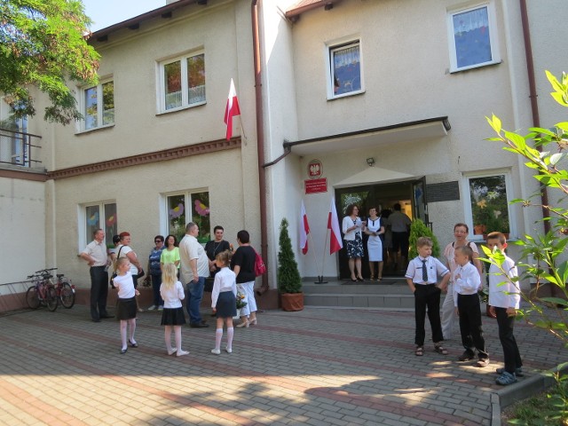 Nie po raz pierwszy w ostatnich latach władze wojewódzkie zdecydowały się zorganizować uroczyste zakończenie roku szkolnego w gminie Aleksandrów.