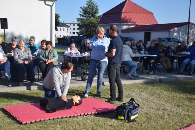 Studenci Uniwersytetu Entuzjastów Świata mogli w praktyce sprawdzić swoją wiedzę z zakresu pierwszej pomocy.