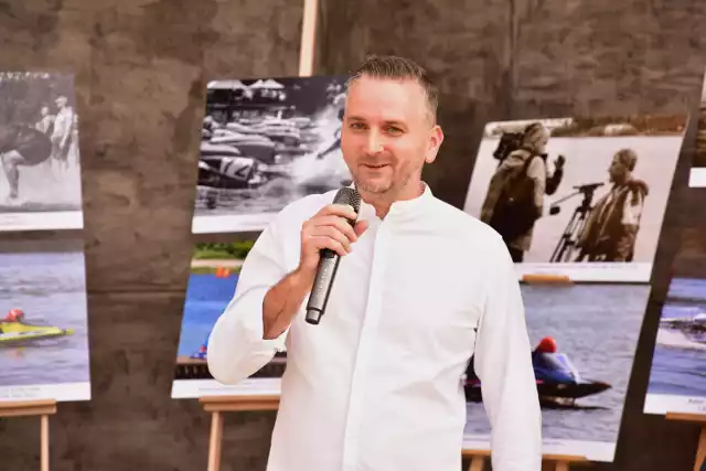 Wystawę zdjęć Tomasza Myszkowskiego "Zawody motorowodne 2020-2023" można oglądać w Centrum Sportów Wodnych do 18 maja 2024 roku.