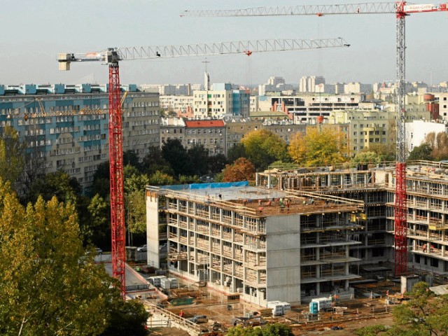 Nowe Centrum Południowe - między Sky Tower a hotelem Wrocław: Tu miał wyrosnąć kompleks 100-metrowych wieżowców.  Zamiast tego do 2016 r. powstanie tam jeden budynek mieszkalny.