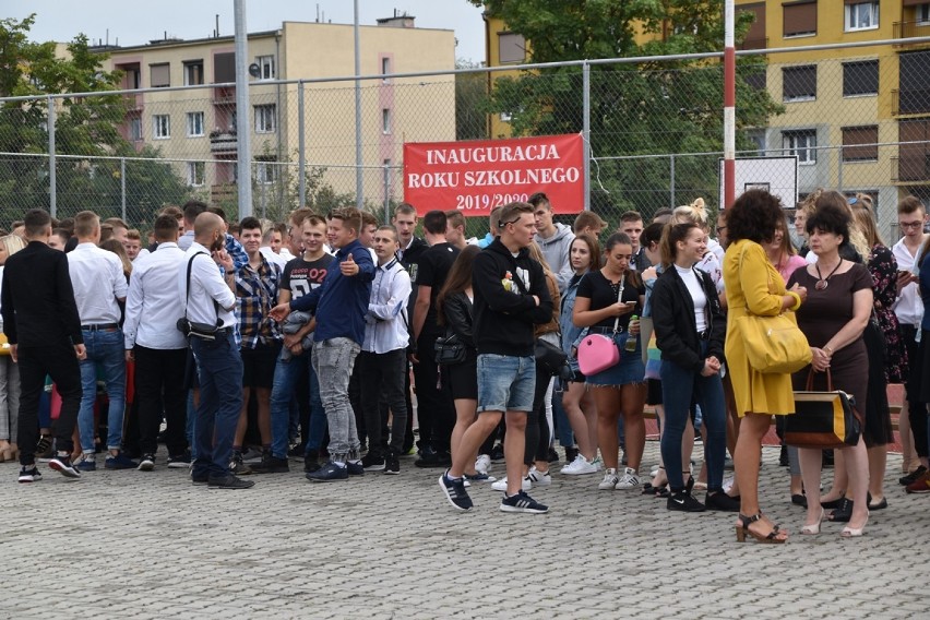 Pierwszy dzwonek w Zespole Szkół Politechnicznych w Śremie -...