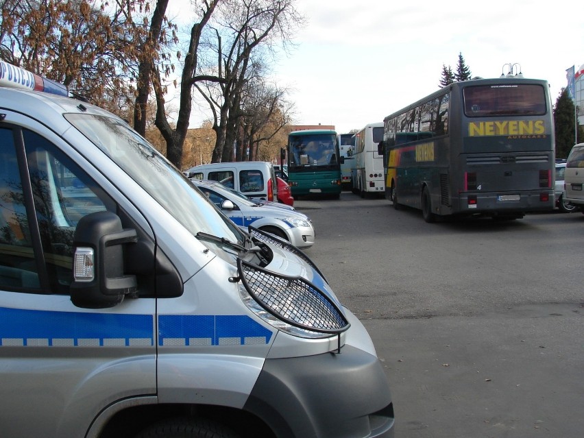 Autokary przed w wyjazdem do Warszawy