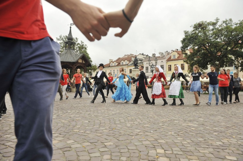 Studniówka Szlachetnej Paczki na rzeszowskim Rynku [FOTO,WIDEO]