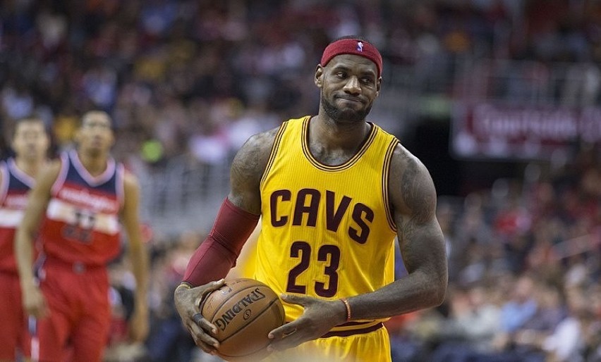 Miejsce 8: LeBron James 

Zarobki: 89 mln dolarów
Dyscyplina...