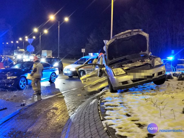 Wypadek na rondzie Falbanka we Włocławku