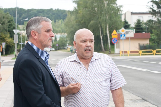 Roman Szełemej, prezydent Wałbrzycha (po lewej), przyjął rezygnację Bogusława Rogińskiego (po prawej) z funkcji dyrektora ZDKiUM w Wałbrzychu