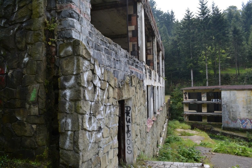 Zrujnowany PRL-owski ośrodek w Kozubniku odzyskuje dawny blask