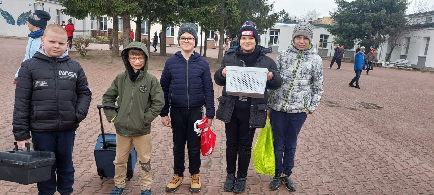 Walizki, wiaderka, pudełka i...? TAK wyglądał Dzień bez plecaka w szkole specjalnej w Szamotułach!