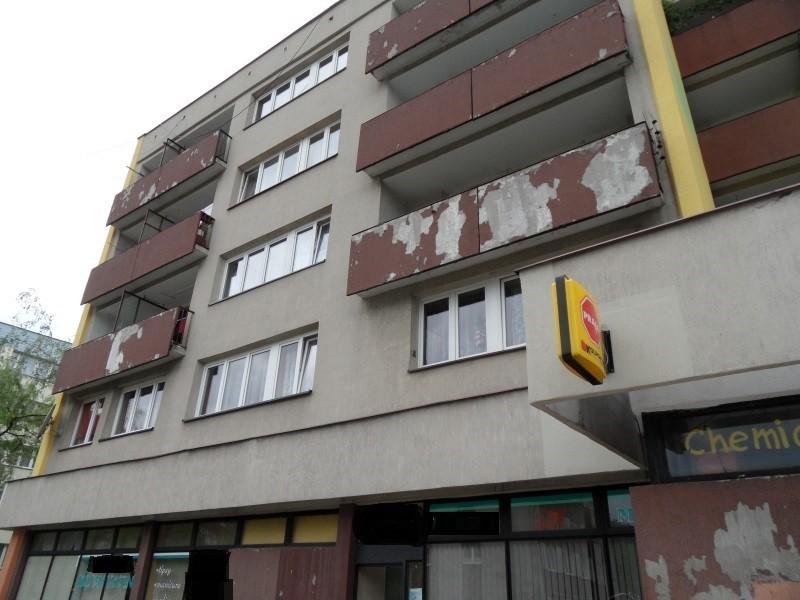 Mikołów: Kobieta wypadła z okna mieszkania na os. 30-lecia PRL - zginęła na miejscu