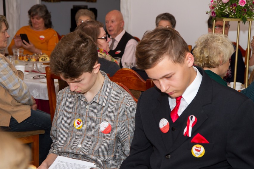 Biesiada Patriotyczna w Mieścisku. Uczestnicy wspólnie zaśpiewali pieśni 