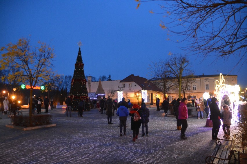 Świąteczne iluminacje na Rynku Miejskim w Więcborku