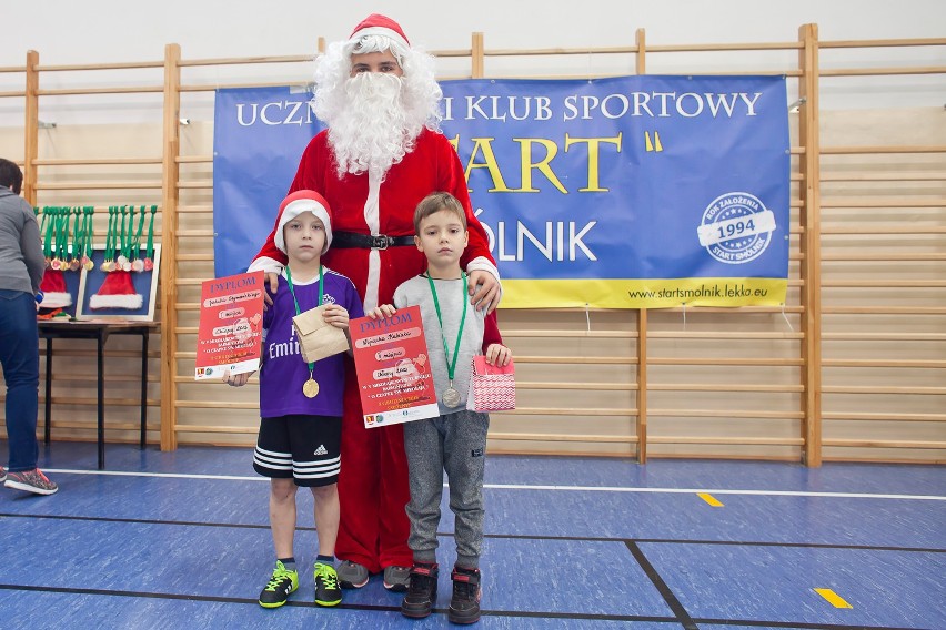 V Mikołajkowy Turniej Badmintona "O czapkę Św. Mikołaja" w Smólniku [wyniki, zdjęcia]