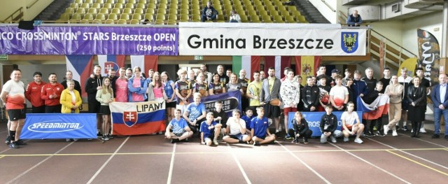 W hali sportowej w Brzeszczach odbyły się dwa międzynarodowe turnieje crossmintona z udziałem zawodników z pięciu krajów