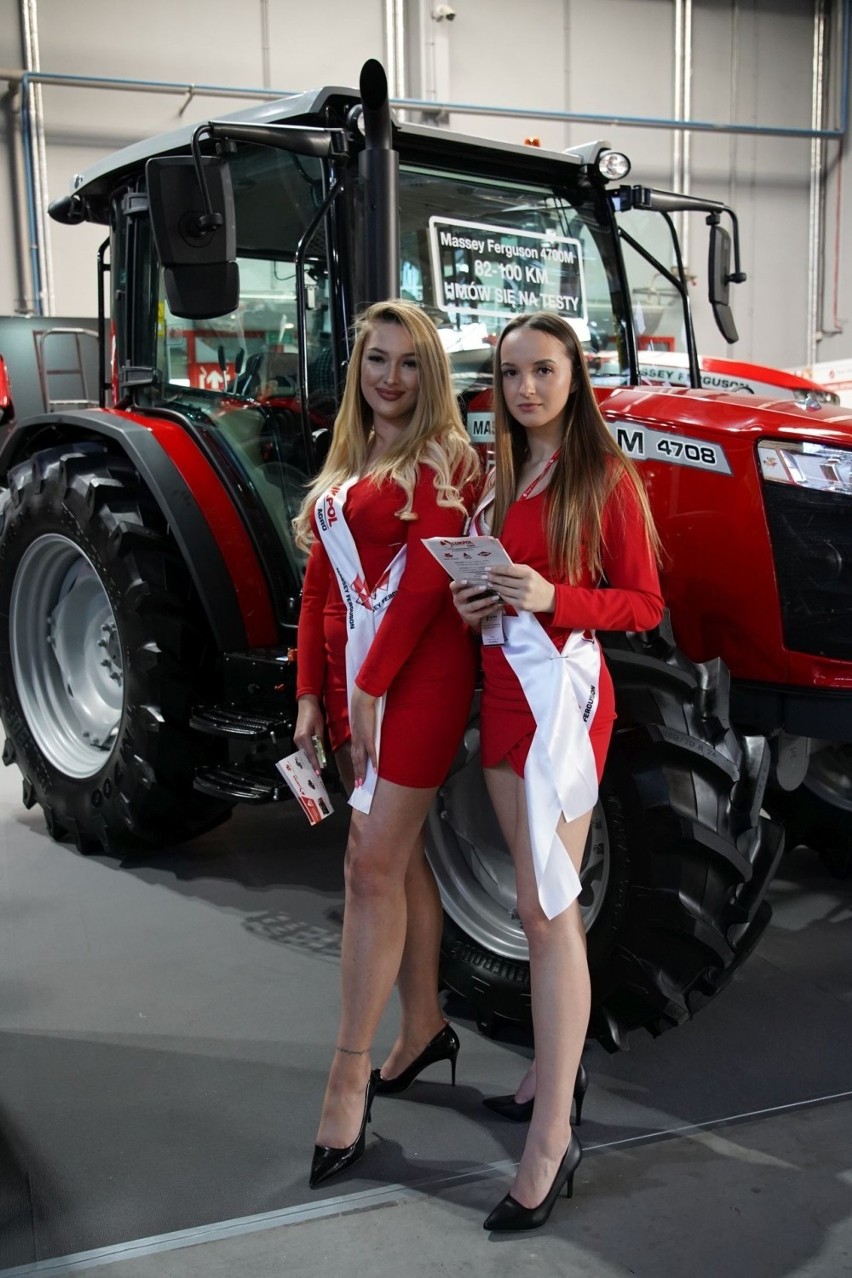 Zjawiskowe hostessy promują ciągniki i maszyny na Agrotechu w Kielcach. Zobacz je na zdjęciach 