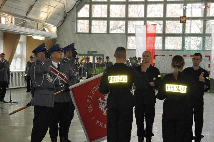 Ślubowanie 105 nowych policjantów w Katowicach [ZDJĘCIA]