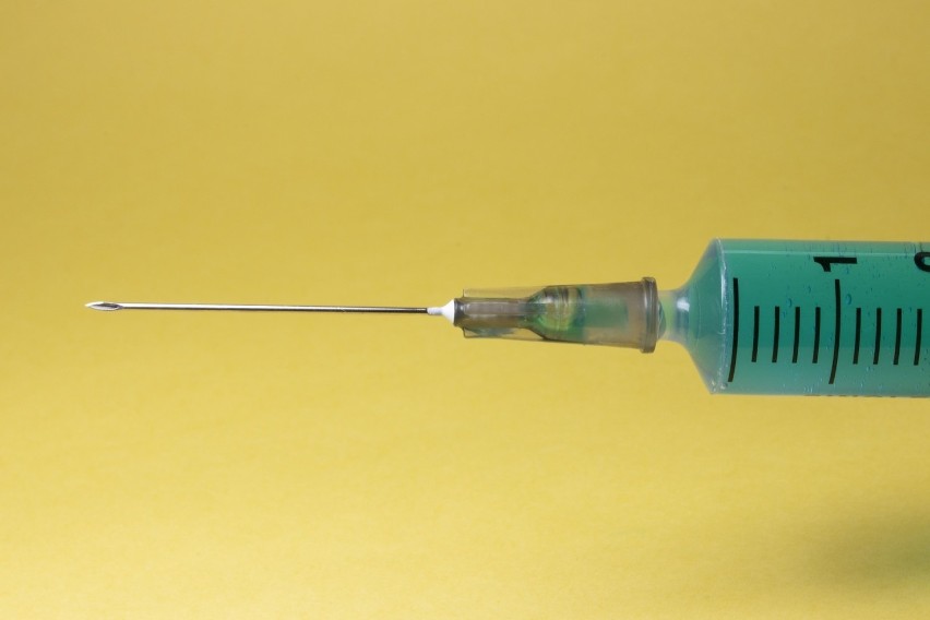 Nowe terminy szczepień przeciw koronawirusowi! Najpierw zaszczepią się seniorzy 80+. Kiedy nauczyciele?