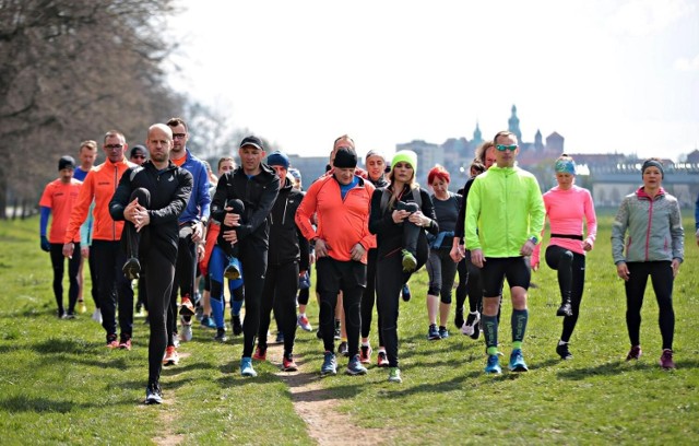 W Poniedziałek Wielkanocny (18 kwietnia) odbyły się na Błoniach zajęcia pod hasłem „Biegaj w Krakowie!”. To była ostatnia okazja dla biegaczy do sprawdzenia się i otrzymania wskazówek od trenerów przed startem w 19. Cracovia Maraton.